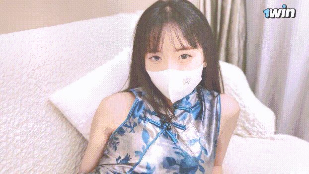 白嫩甜美学姐女神【爱玩熊熊】✅中式旗袍白丝是你们菜吗，性感旗袍白丝美腿 性感蜂腰蜜桃臀暴力后入 - 内容 1
